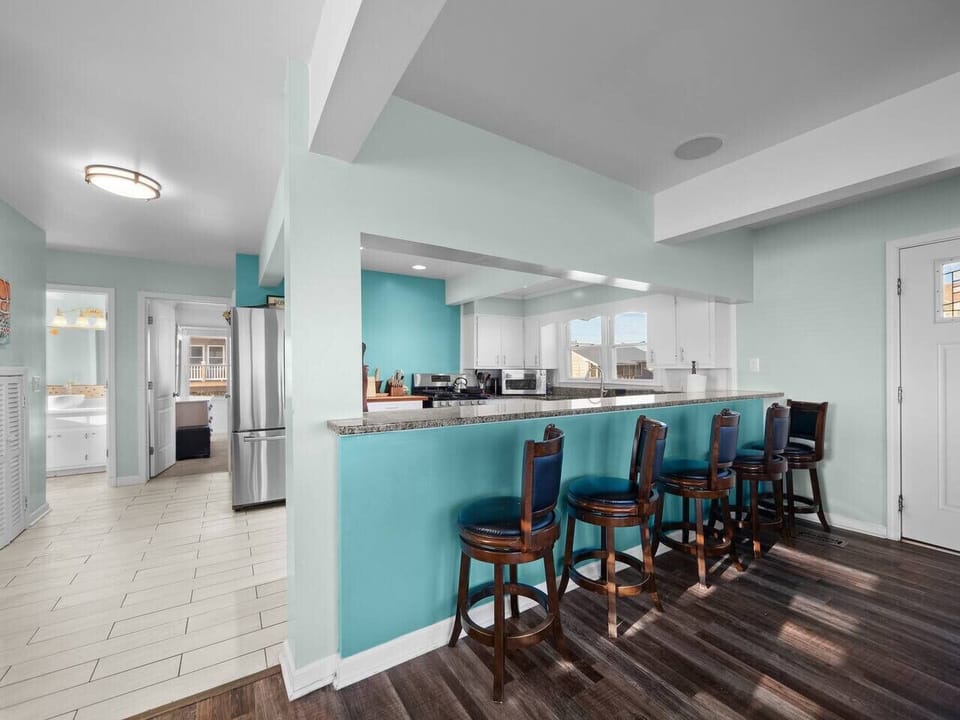 Kitchen/Breakfast Bar