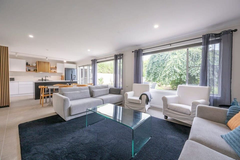 Living Area + Smart TV