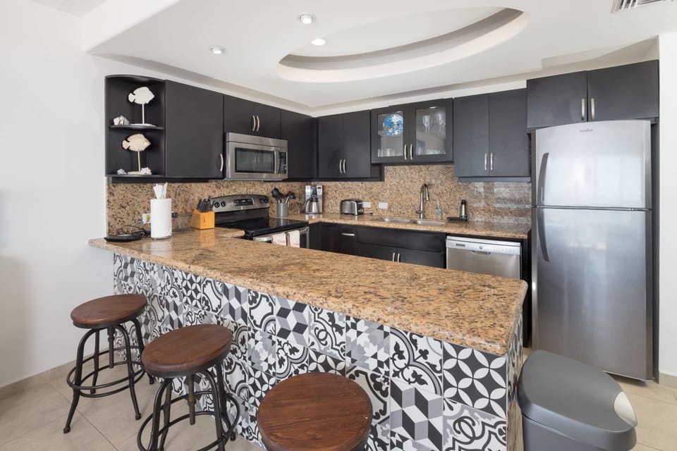 Kitchen with Island Bar