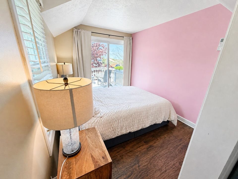 Queen Bedroom with Pink Accent Wall