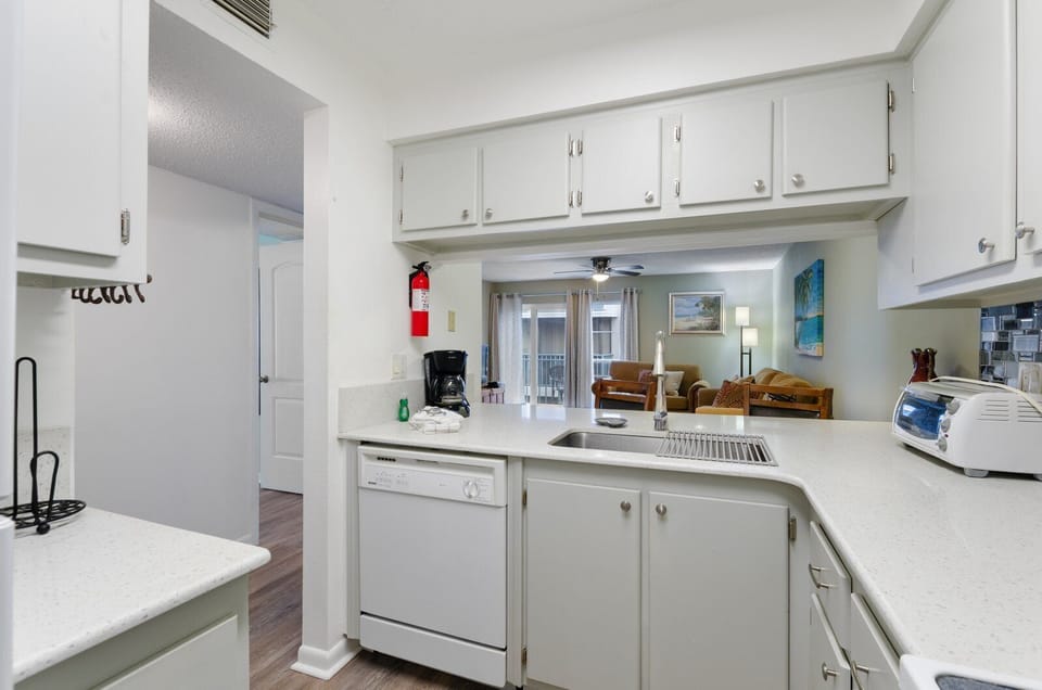 Madeira Beach Yacht Club 250G Kitchen