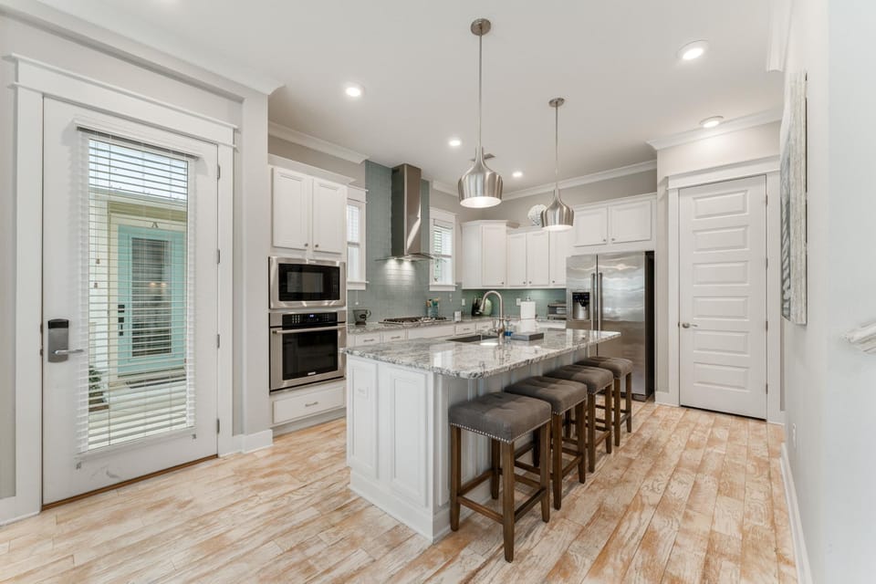 Kitchen with Breakfast Bar