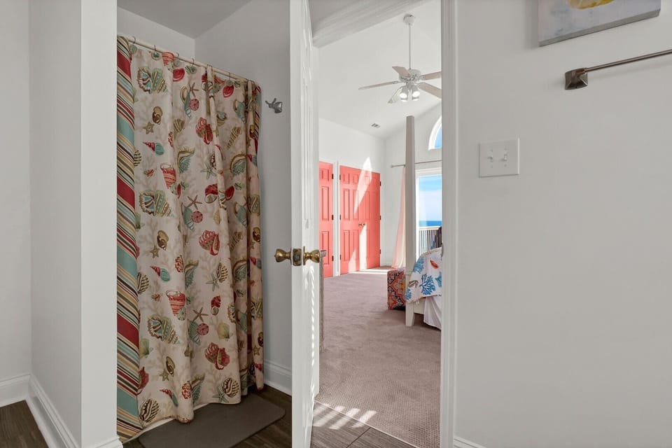 Upstairs Master Bath (2)