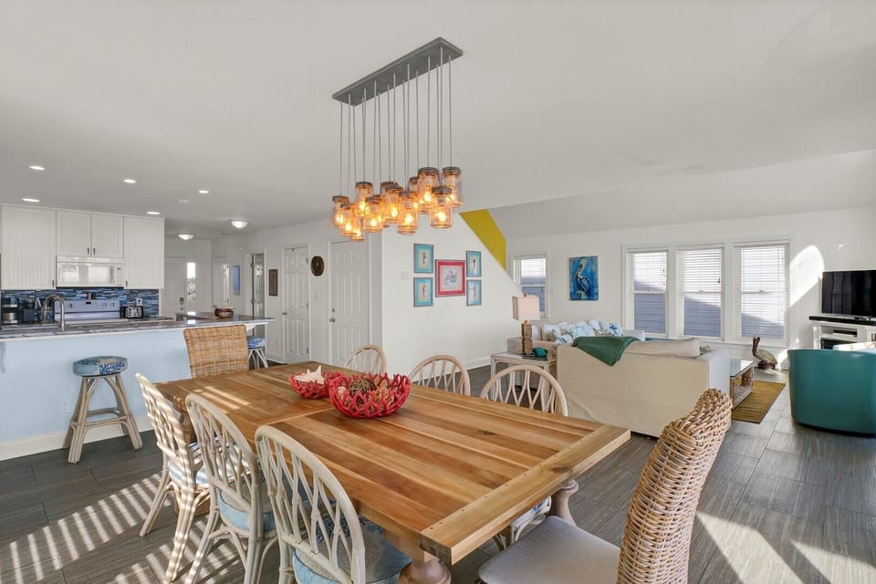 Dining Area (3)