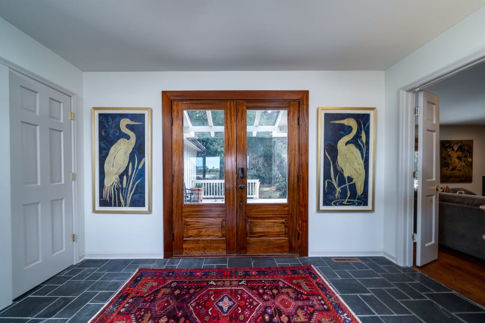 Beautiful spacious entry