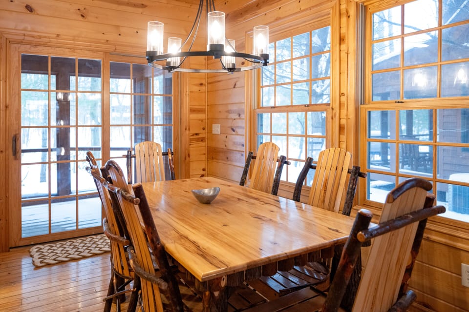 Dining Area with Seating for 6
