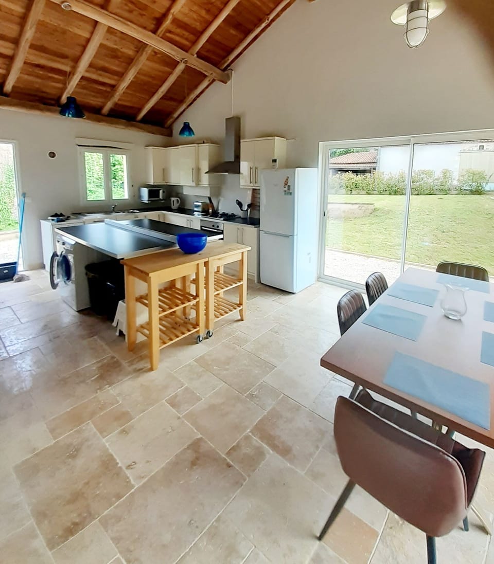 Plenty of room for "to many cooks" :)