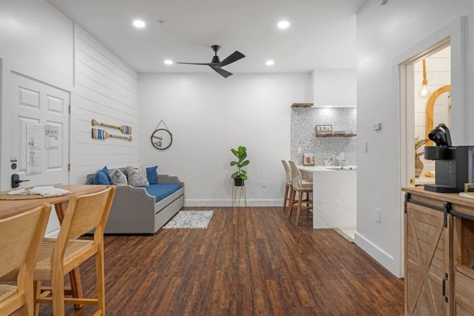 Common area, day bed