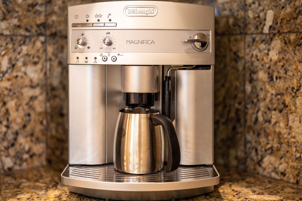 Wake up to fresh coffee brewed just the way you like it before heading out to explore Ko Olina’s nearby lagoons.