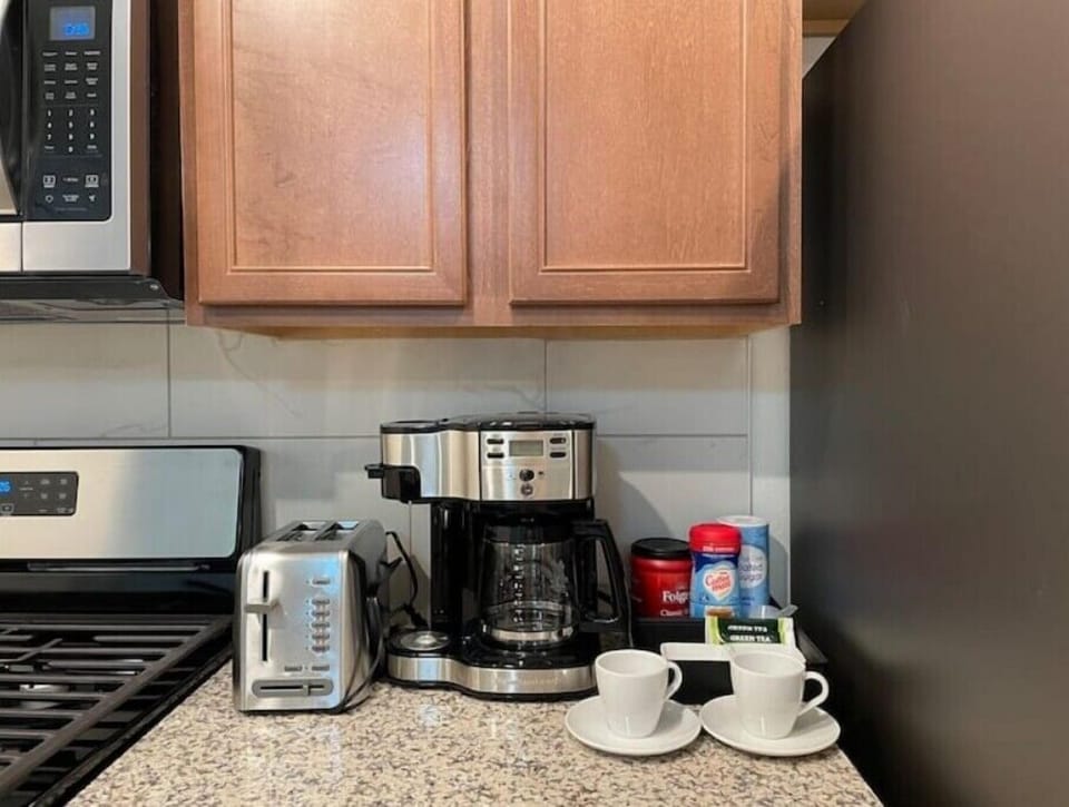 Kitchen - Coffee Maker & Bread Toaster