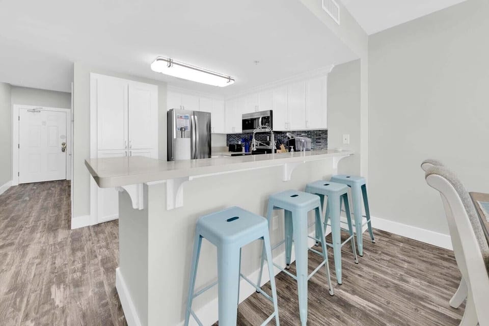 Eat-in bar seating