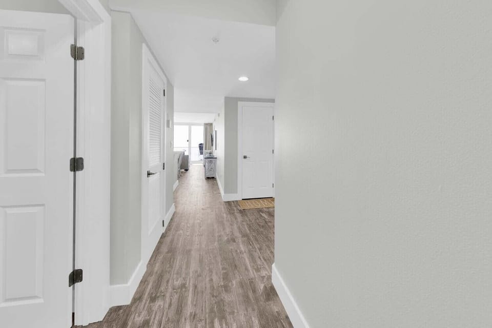 Welcome in to Majestic Beach Towers 1-1603!!