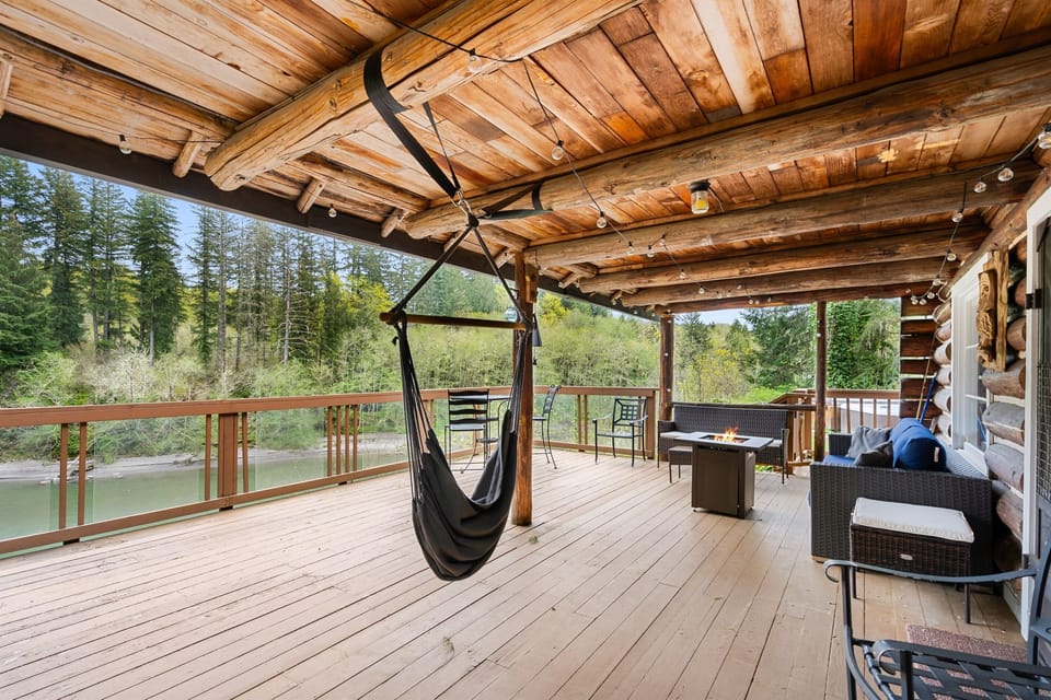 Fire table & hammock – deck time made better