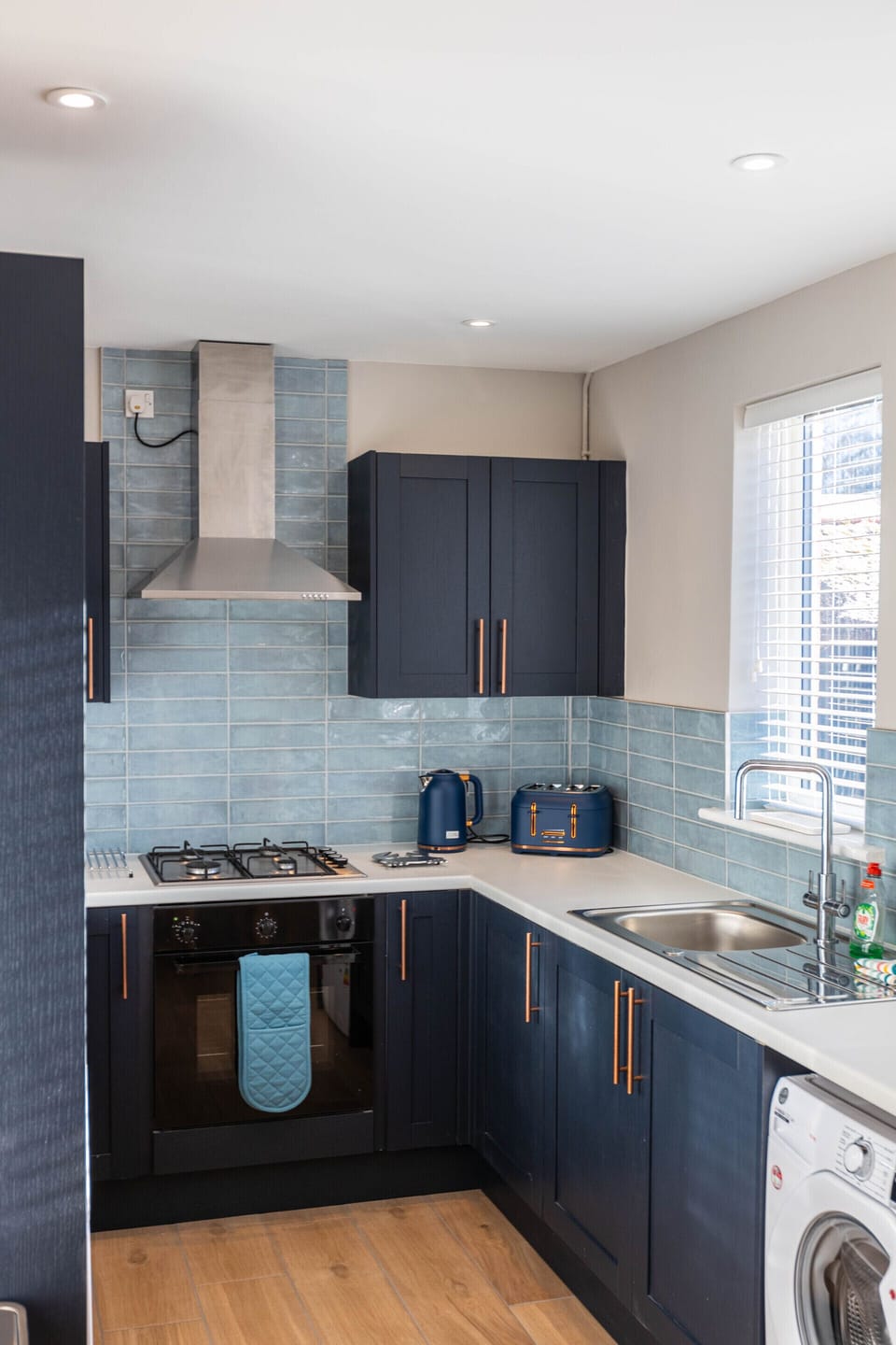 Fully equipped kitchen with Washer Dryer, Fridge, hob, cooker, fan. 