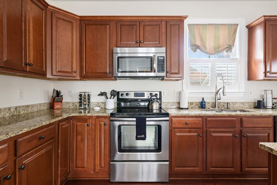 Fully Stocked Kitchen
