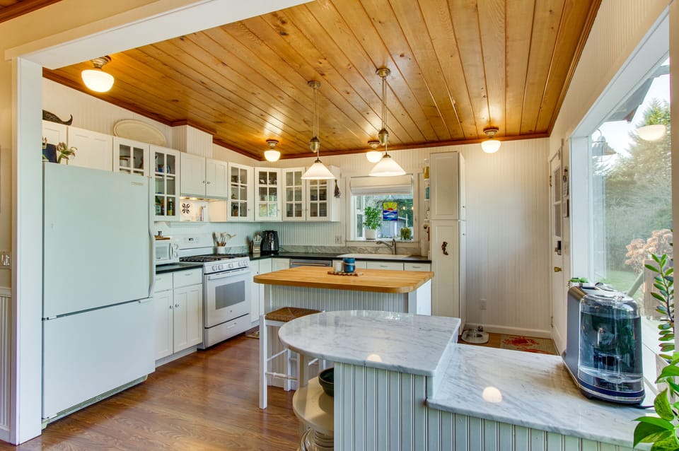Kitchen | Dishwasher | Nespresso | Main Floor