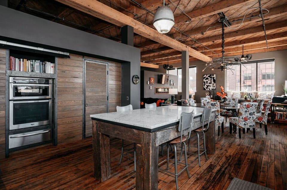Host delightful moments in this gourmet-ready kitchen 🍽️