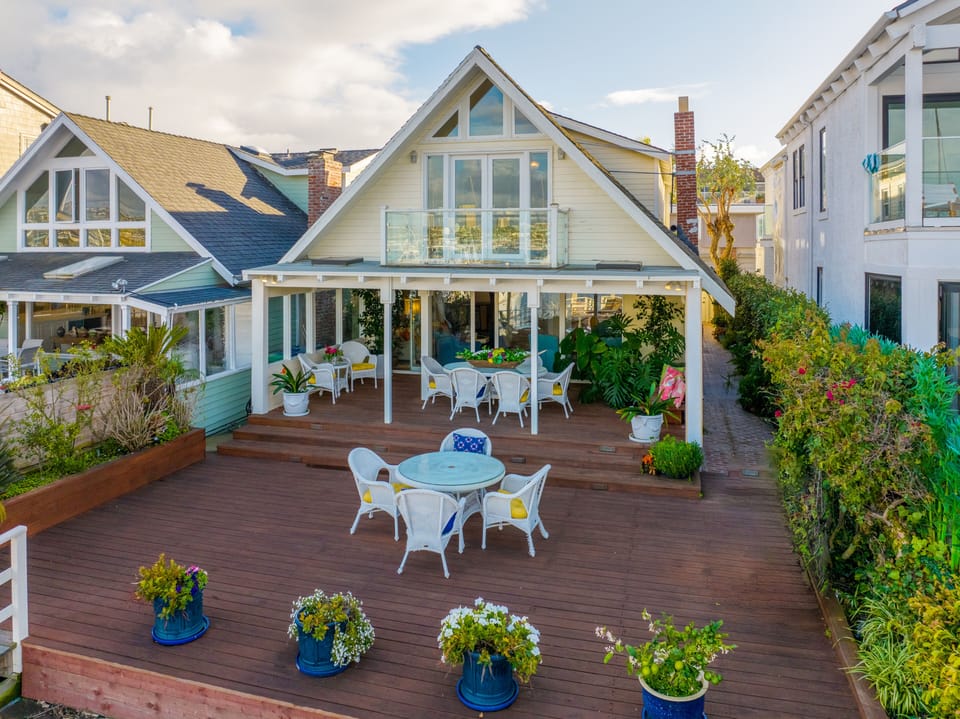 Outdoor space facing bay