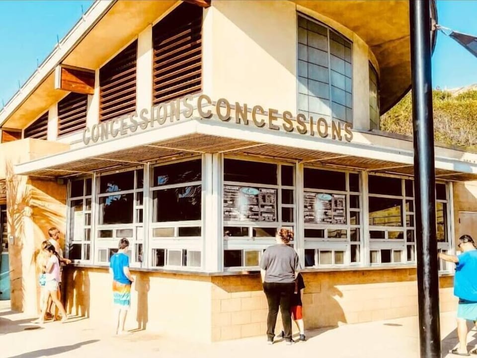 Come Visit Beach Wolf Restaurant at the World Famous Moonlight Beach. Grab a bite to eat from killer Breakfast Sandwiches to coal fire roasted carnitas and Barbacoa Tacos. Rent surfboards to Boogie boards, chairs, umbrellas. 
www.beach-wolf.com