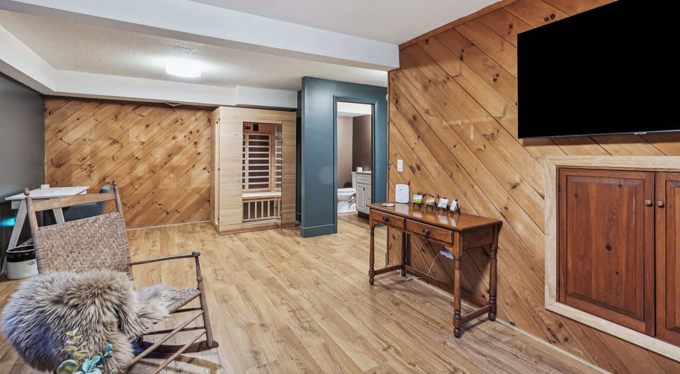 Rec room with infrared sauna and half bath access