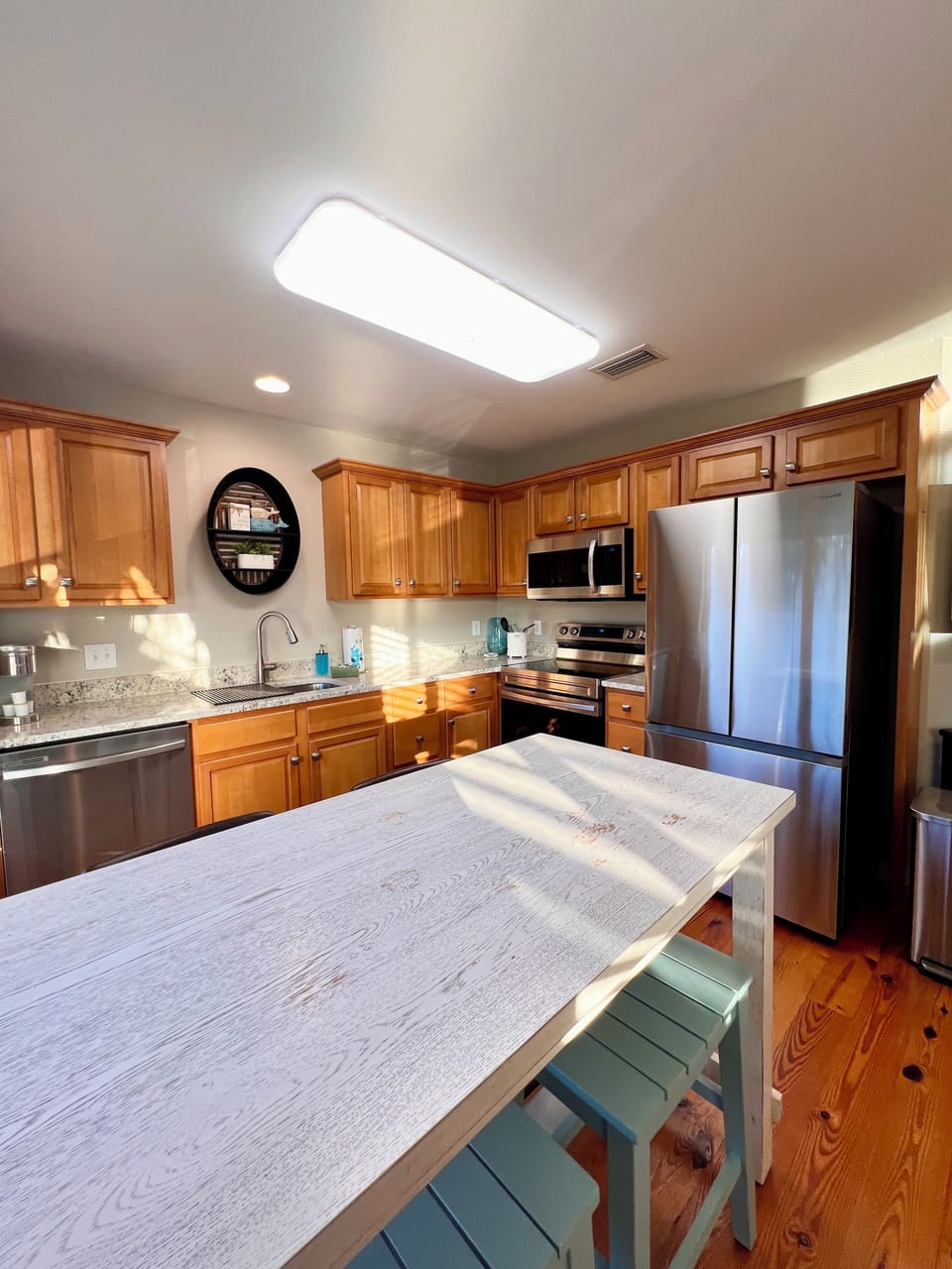 Well-equipped modern kitchen for meals after beach days, tournaments or concerts