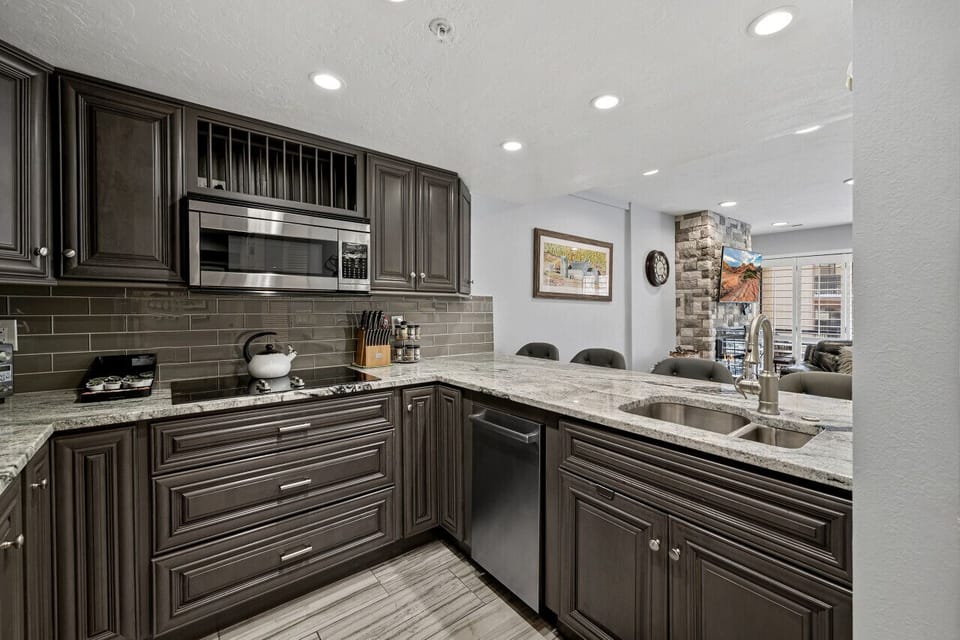 Full Kitchen w/ Dishwasher