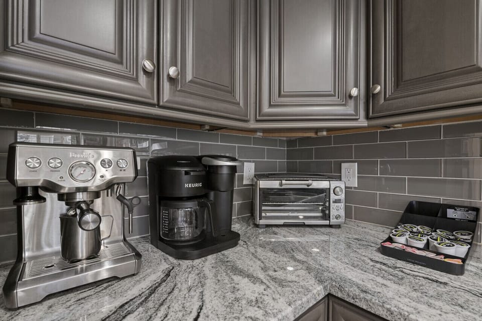 Coffee Amenities & Toaster Oven