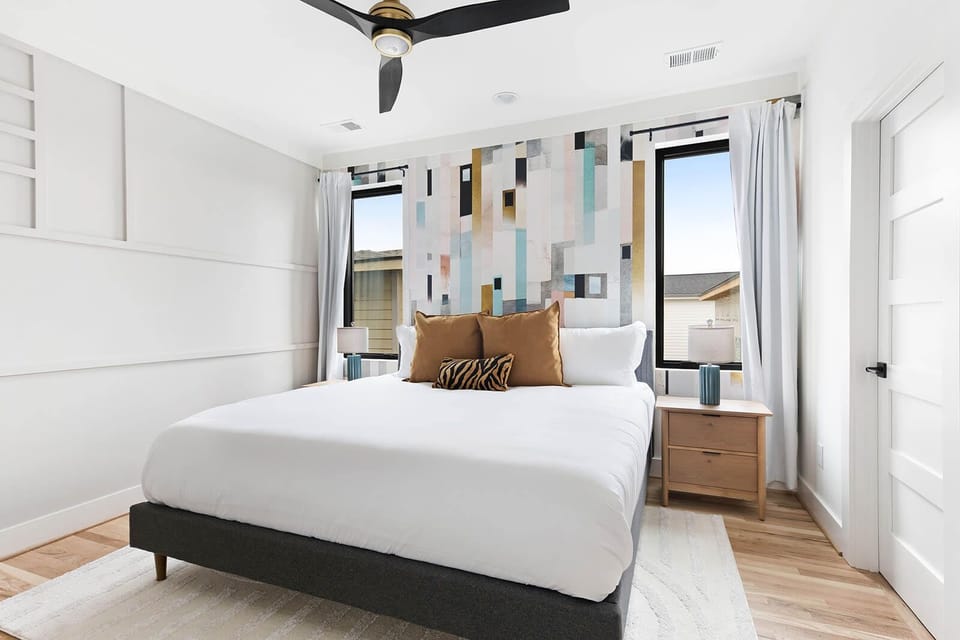 Clean and Comfortable Bedroom for a Restful Stay
