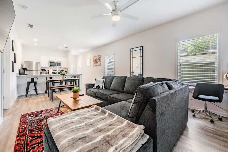 sspacious living room