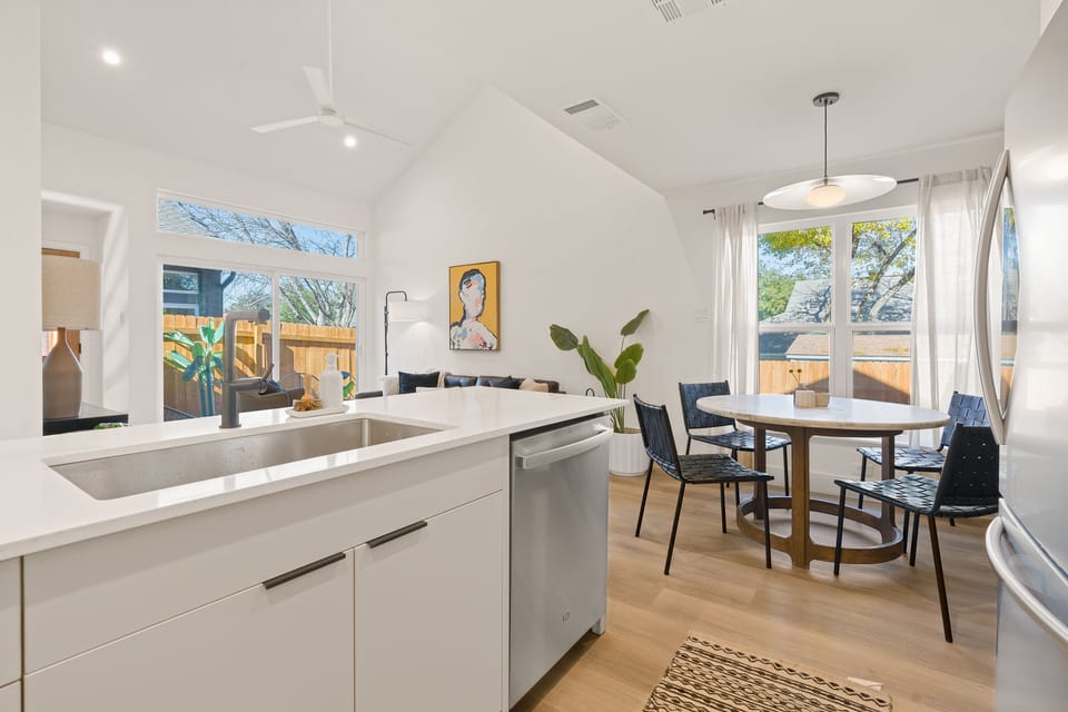 Fully equipped kitchen.