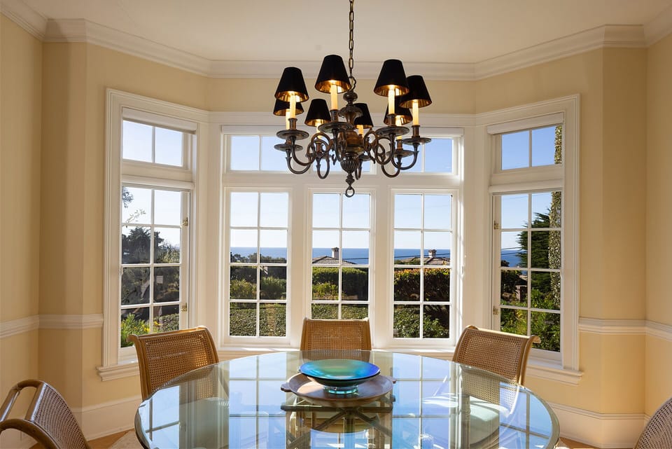 Kitchen dining area