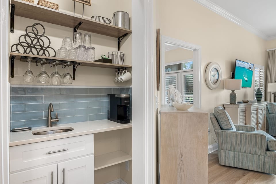 Bar/coffee bar off kitchen