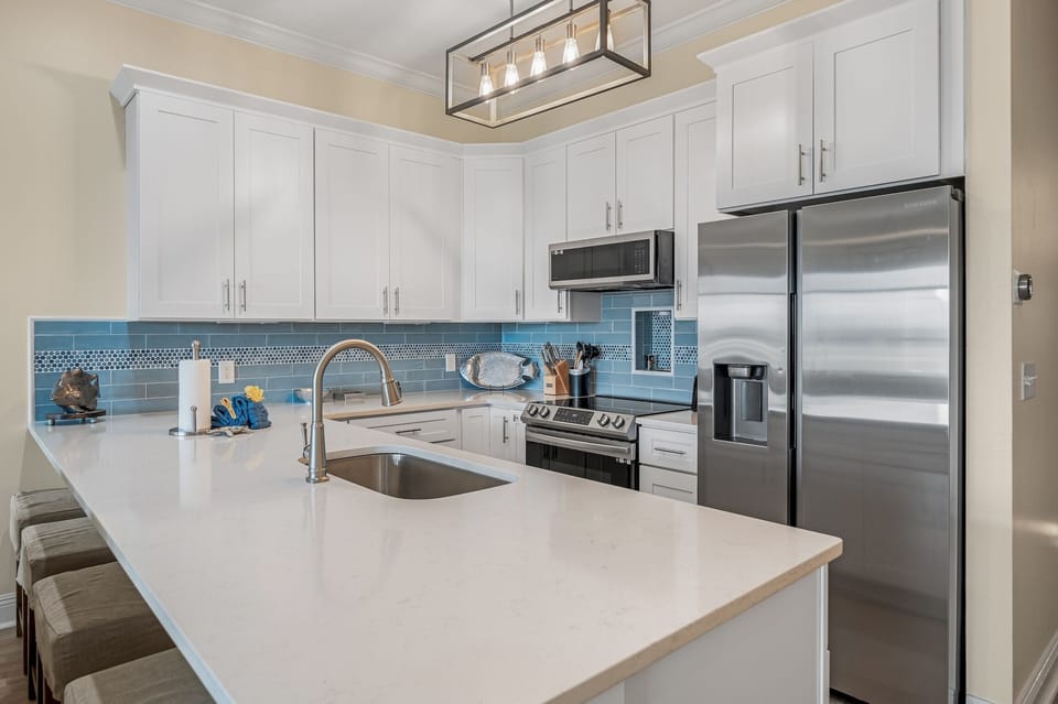 Fully furnished kitchen with dining bar