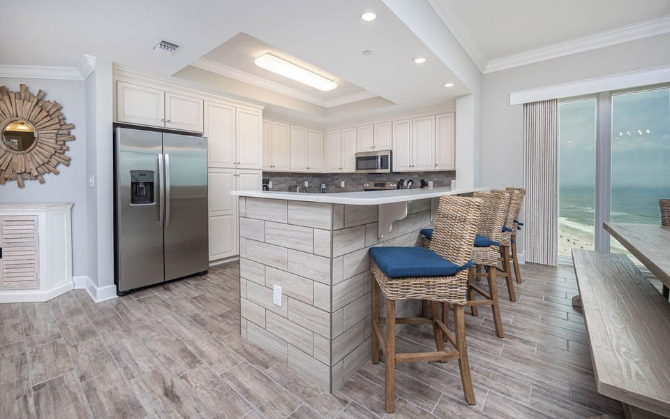 Sip your morning coffee at the breakfast bar and get ready for a beach day in this stylish space