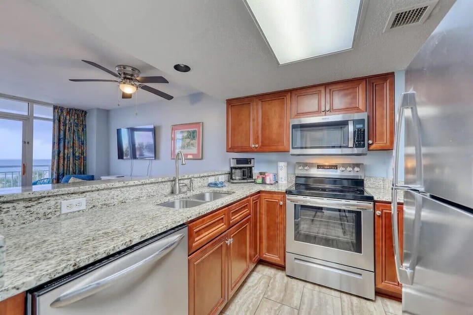 Beautiful Kitchen with Granite Countertops, Stainless Steel Appliances