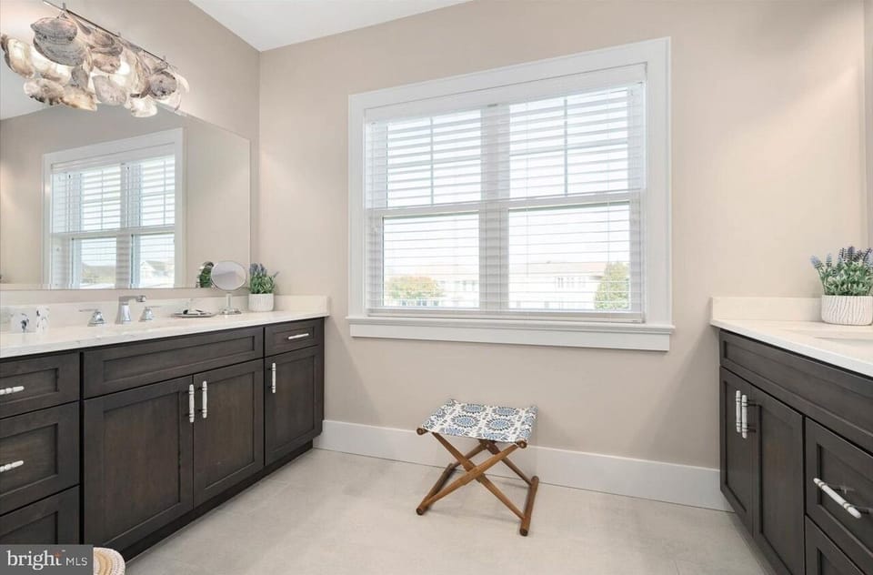 Master Suite Bathroom (2)