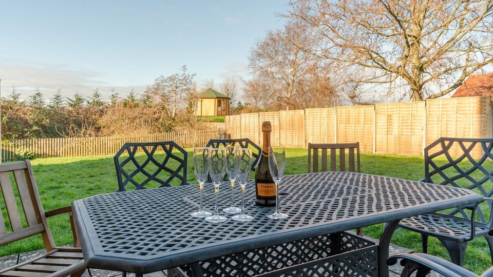 Garden, Canons Court Lodge, Bolthole Retreats