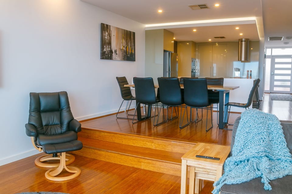 Elite Accommodation, Adelaide, West Beach Holiday Home, Short term rental, sleeps 8