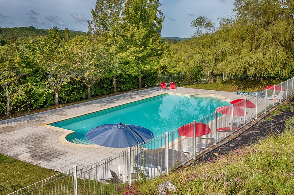 Huge pool to splash in!