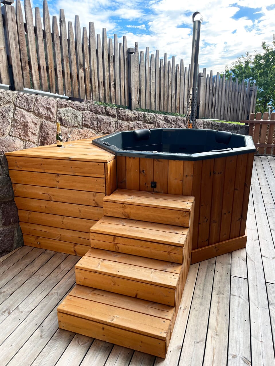 Outdoor spa tub