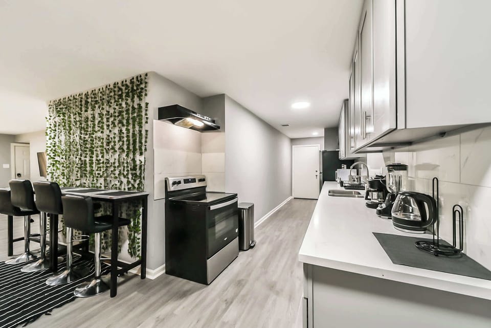 Kitchen connected to a high table, perfect for enjoying meals or working