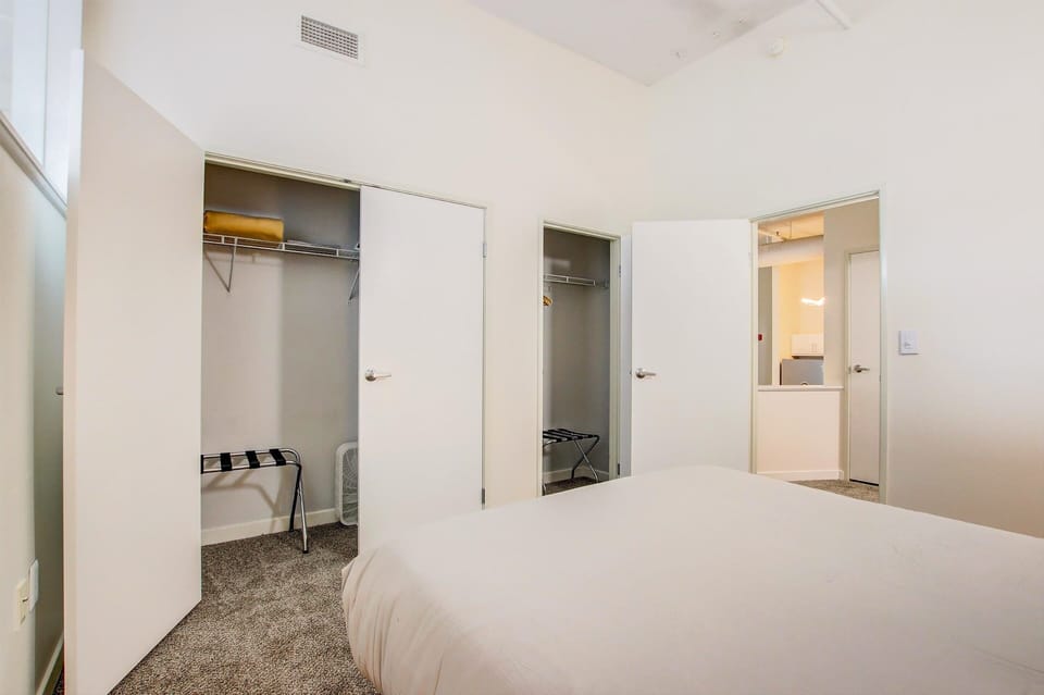 Bedroom - Queen Bed