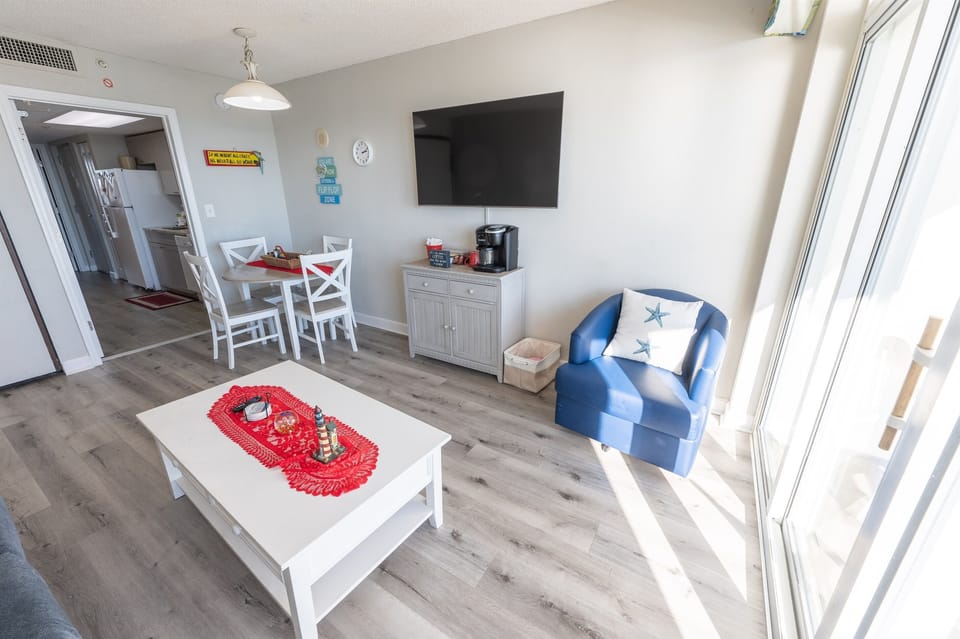Direct Oceanfront, Beautifully Decorated