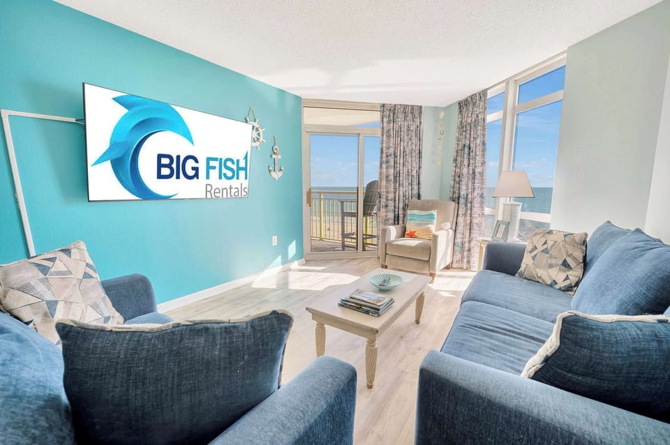 Amazing Living Room with Stunning Views🌊☀️
