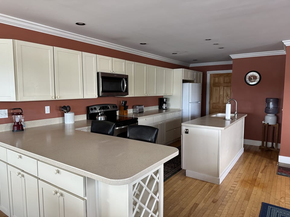 Full equipped kitchen with paper goods, cleaning supplies and basic spices.