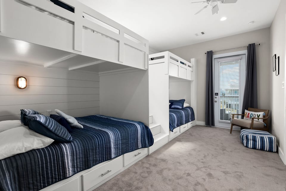 Bunk room with queen beds