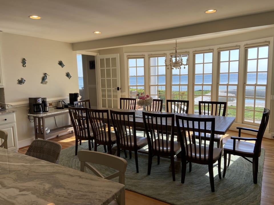Coffee bar to the left with pool and bay in the background