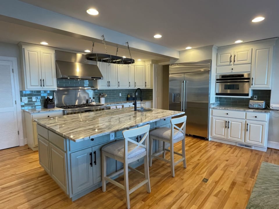 Oversized island, dual sinks, 48" refrigerator and high output dual fuel range