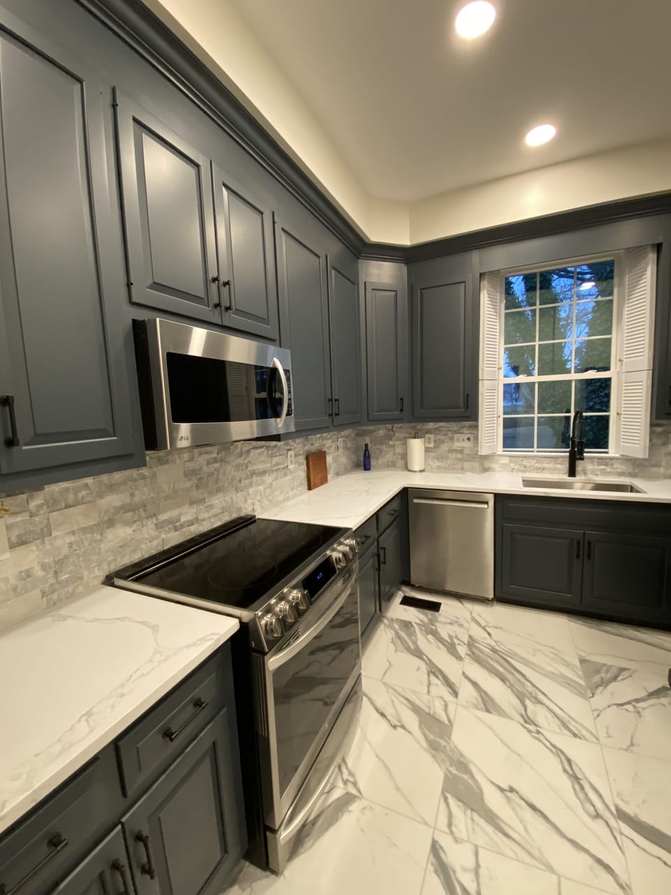 Butler's 2nd full kitchen including range, 2nd dishwasher, and washer/dryer.