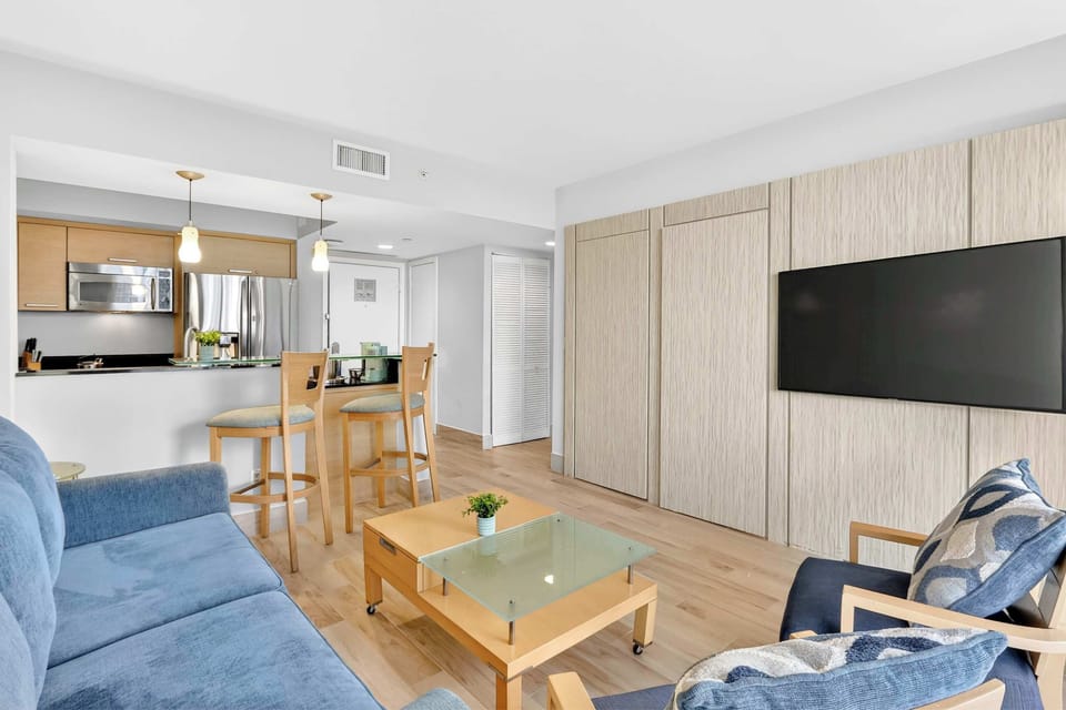 Bright and comfortable living space with stylish seating and a relaxing atmosphere.